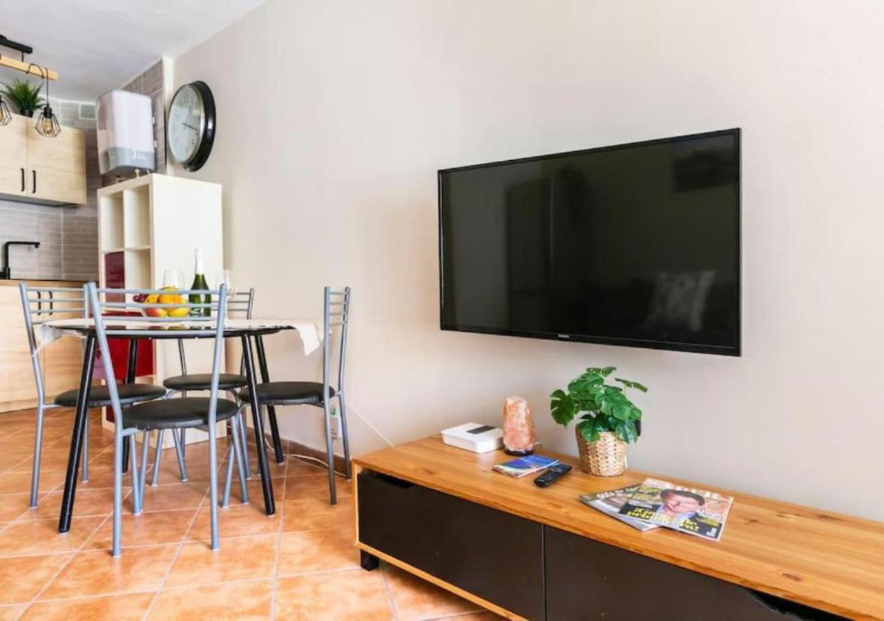 Cosy Apartment In Los Cristianos 5Min To The Ocean Esterno foto