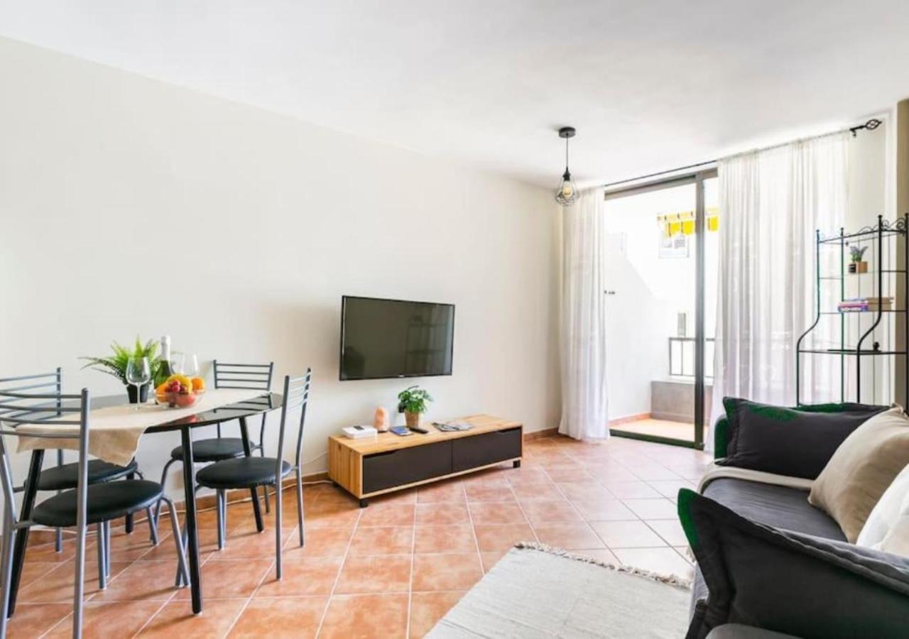 Cosy Apartment In Los Cristianos 5Min To The Ocean Esterno foto