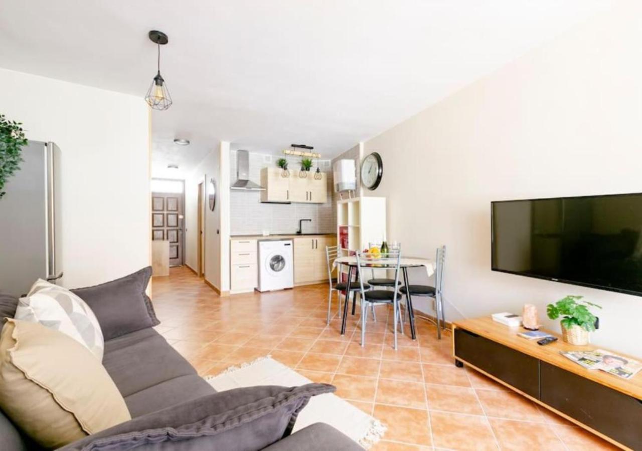 Cosy Apartment In Los Cristianos 5Min To The Ocean Esterno foto
